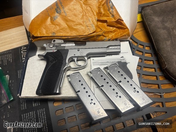 Smith and Wesson 1006