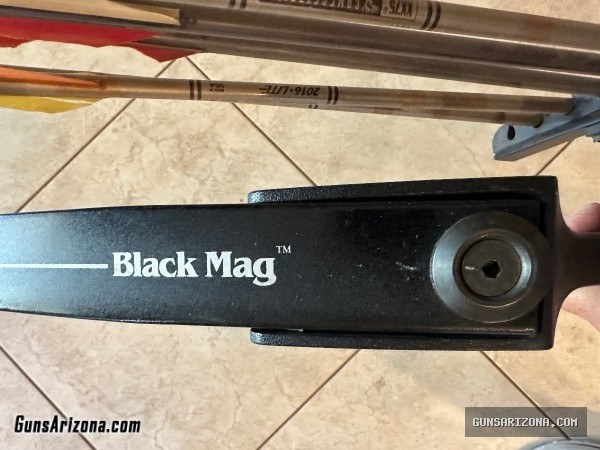Bear compound bow, black mag model