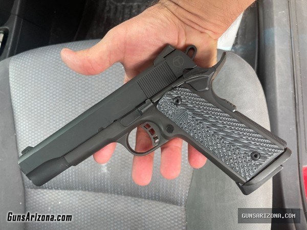 Taylor & Co M1911 A1 FS 9MM with extra's