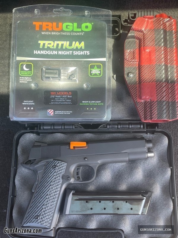 Taylor & Co M1911 A1 FS 9MM with extra's
